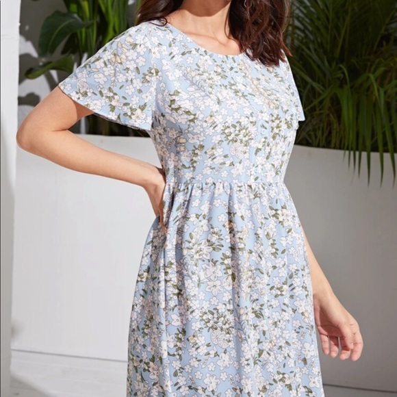 Ruffle hem ditsy floral dress - Picture 2 of 5